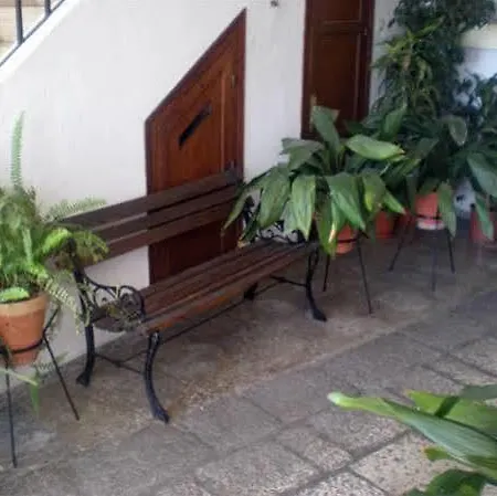 La De מיחאס
